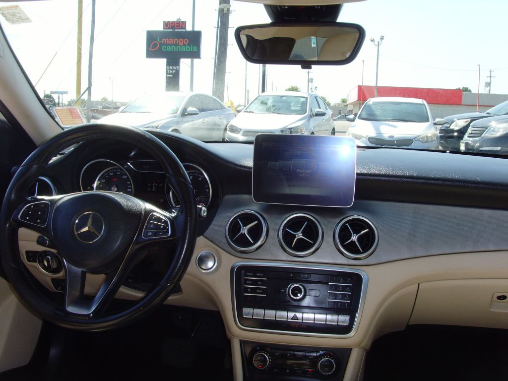 Photo 14 of this MERCEDES-BENZ GLA