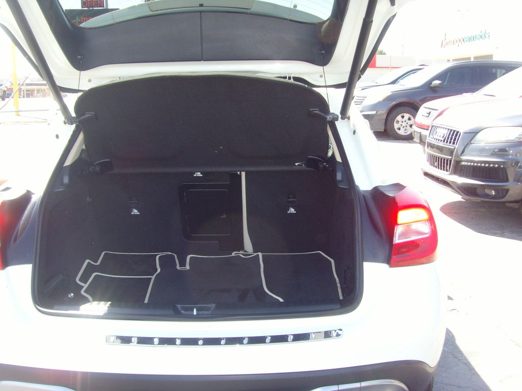 Photo 16 of this MERCEDES-BENZ GLA