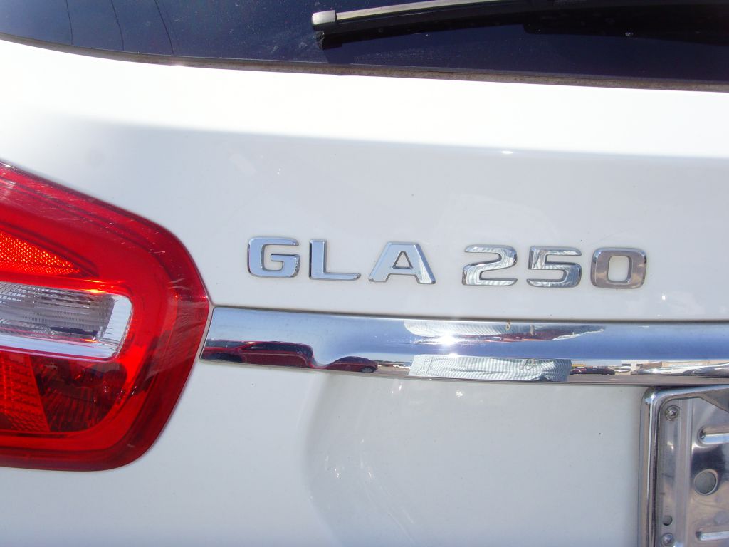 Photo 18 of this MERCEDES-BENZ GLA