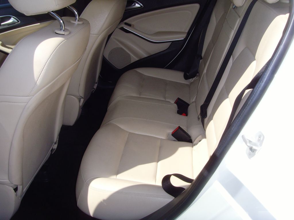 Photo 21 of this MERCEDES-BENZ GLA