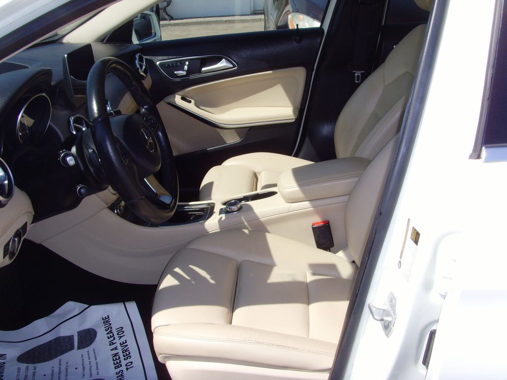 Photo 23 of this MERCEDES-BENZ GLA