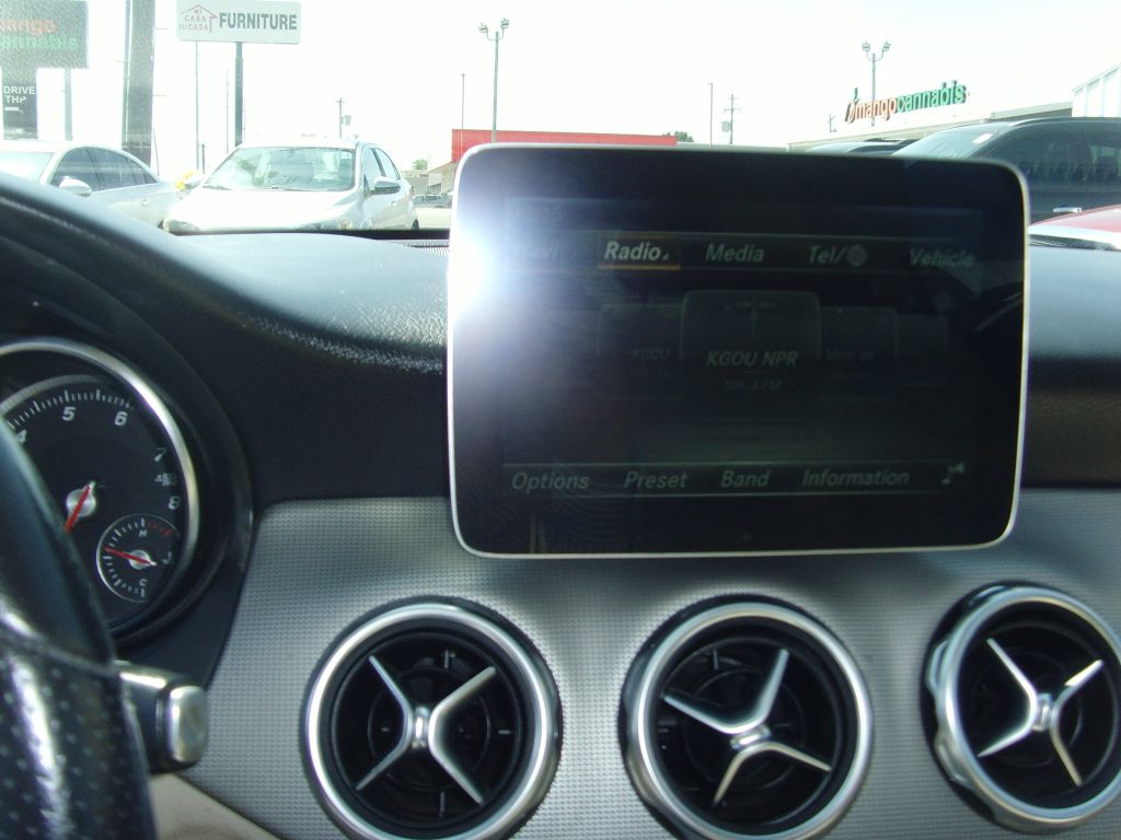 Photo 24 of this MERCEDES-BENZ GLA
