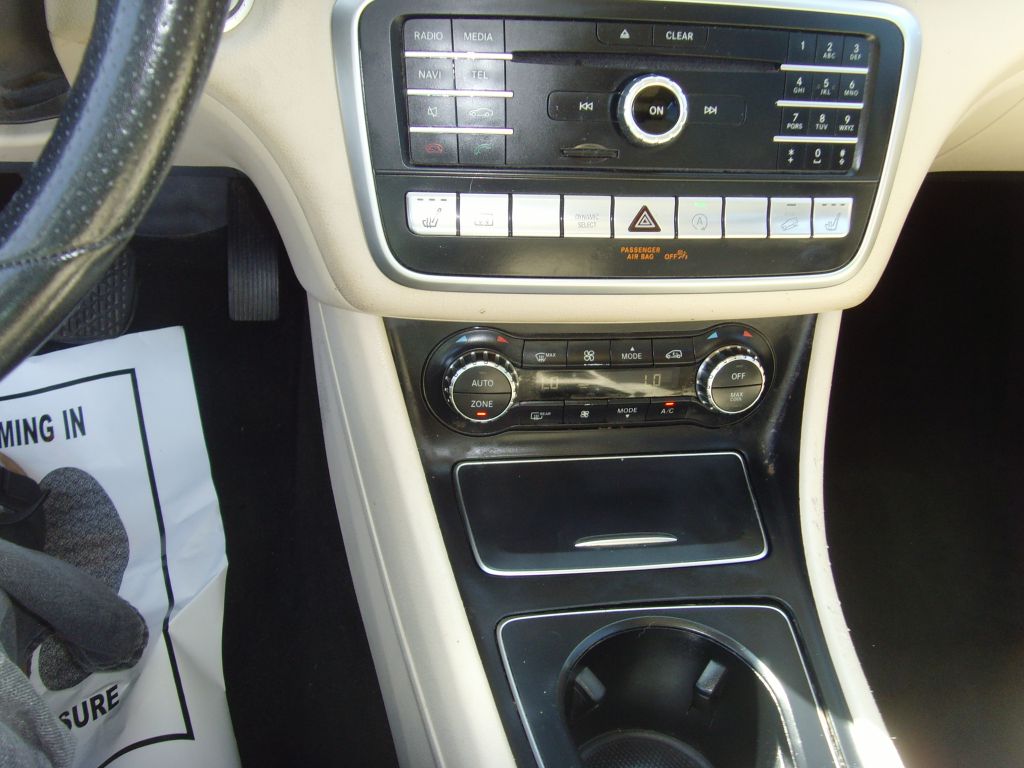 Photo 28 of this MERCEDES-BENZ GLA