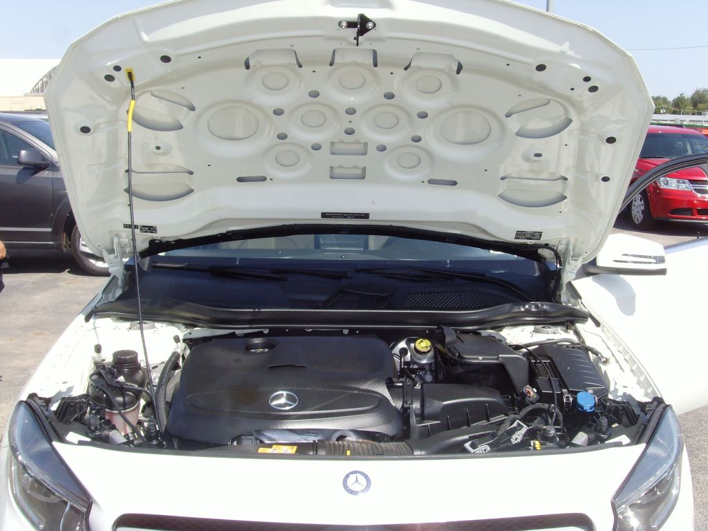 Photo 30 of this MERCEDES-BENZ GLA