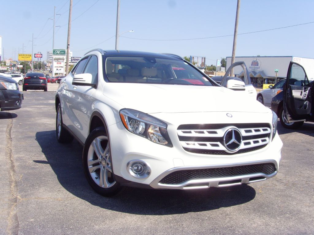 Photo 34 of this MERCEDES-BENZ GLA