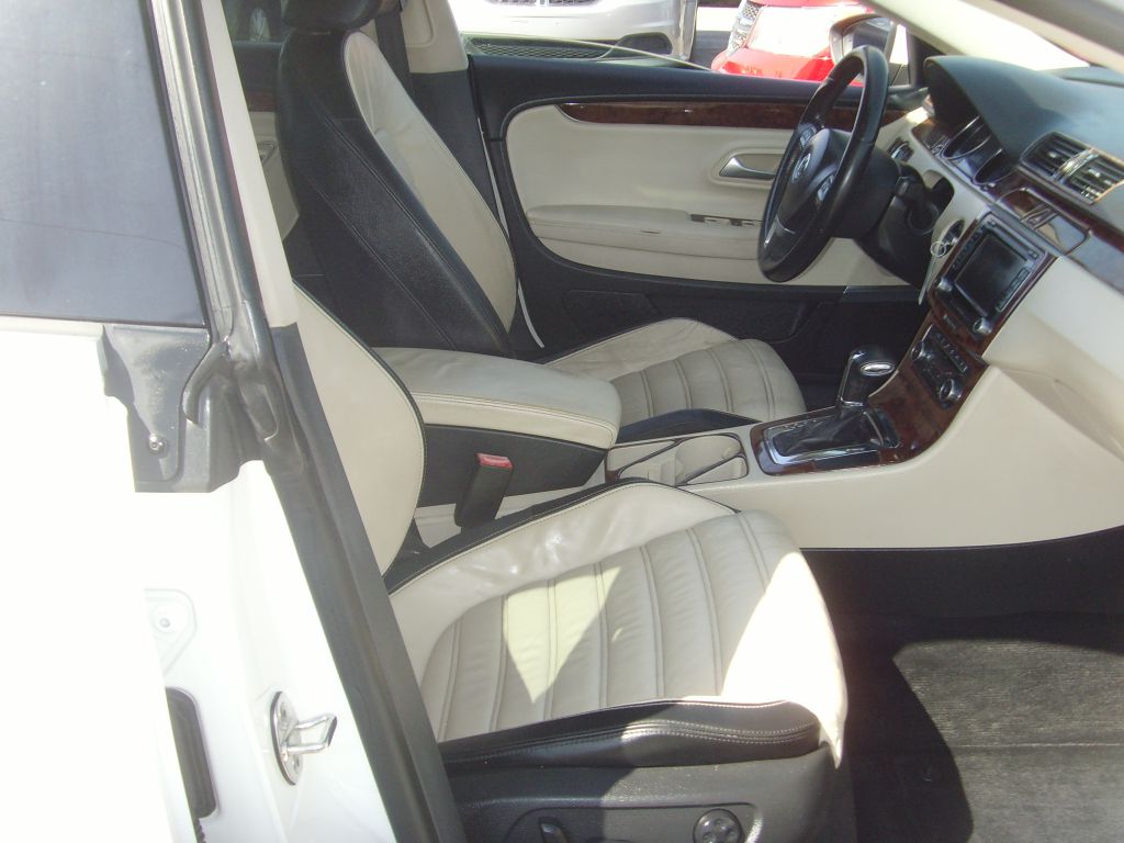 Photo 10 of this VOLKSWAGEN CC
