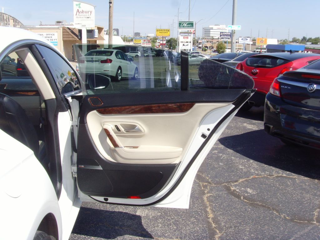 Photo 12 of this VOLKSWAGEN CC