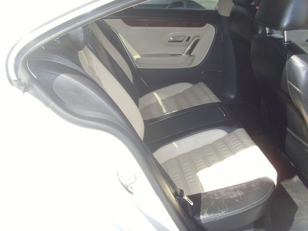 Photo 13 of this VOLKSWAGEN CC