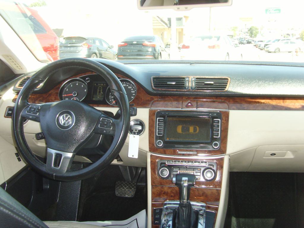 Photo 14 of this VOLKSWAGEN CC