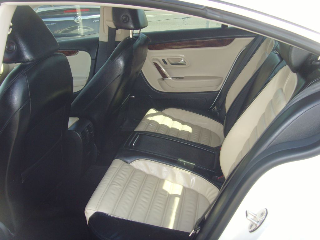 Photo 21 of this VOLKSWAGEN CC