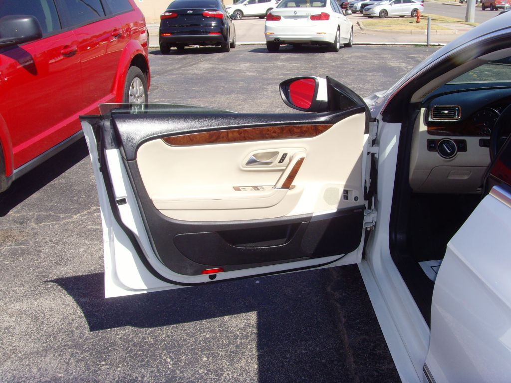 Photo 22 of this VOLKSWAGEN CC