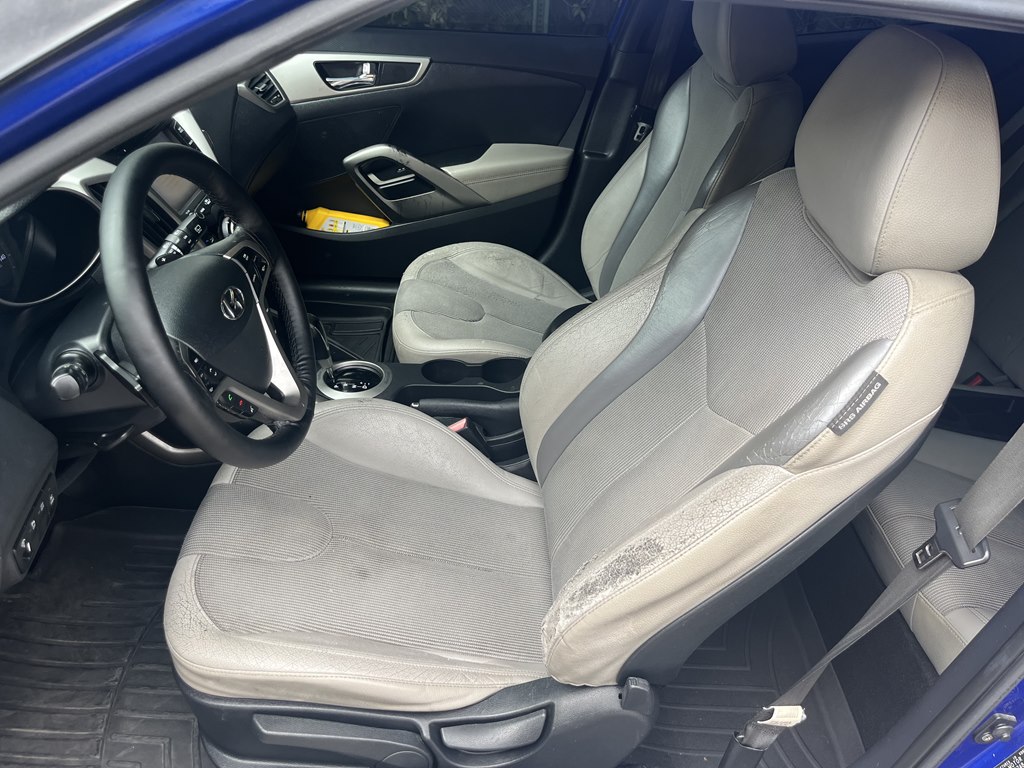 Photo 12 of this HYUNDAI VELOSTER