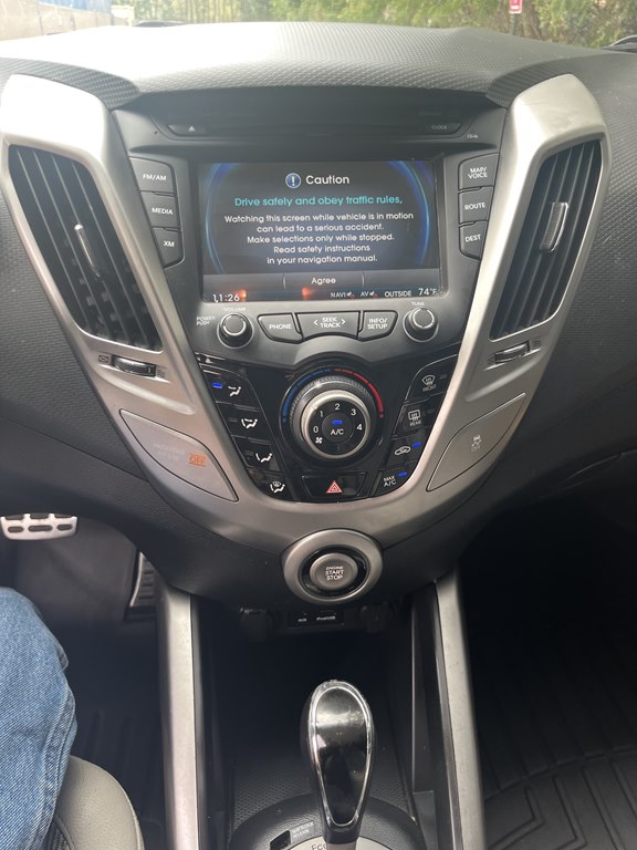 Photo 16 of this HYUNDAI VELOSTER