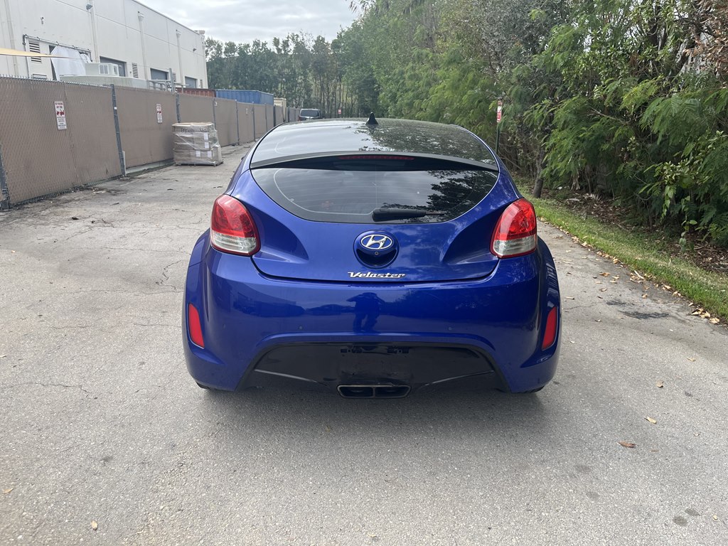 Photo 5 of this HYUNDAI VELOSTER