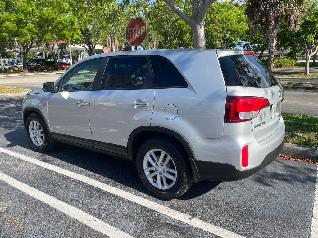Photo 2 of this KIA SORENTO