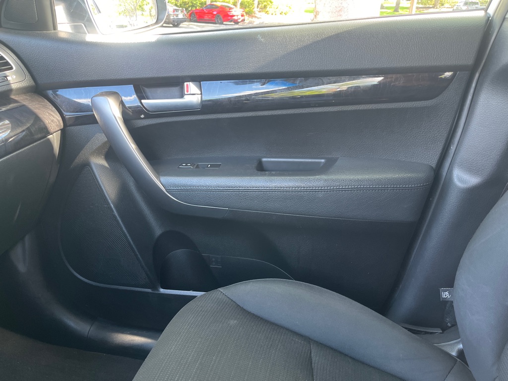 Photo 12 of this KIA SORENTO