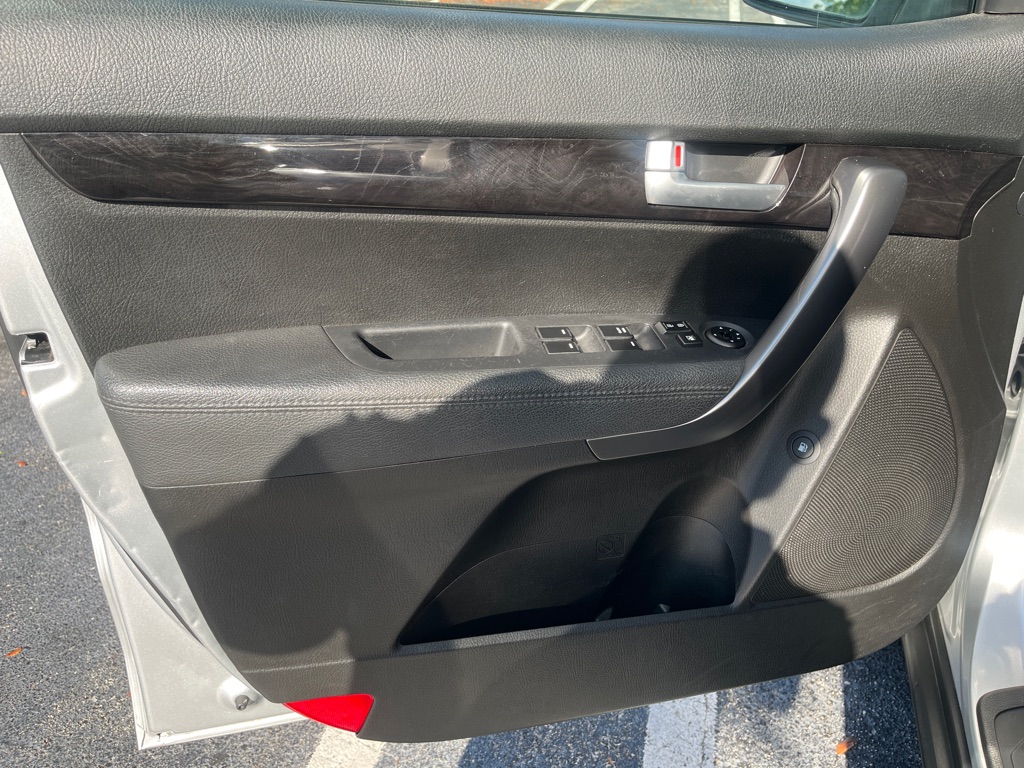 Photo 9 of this KIA SORENTO