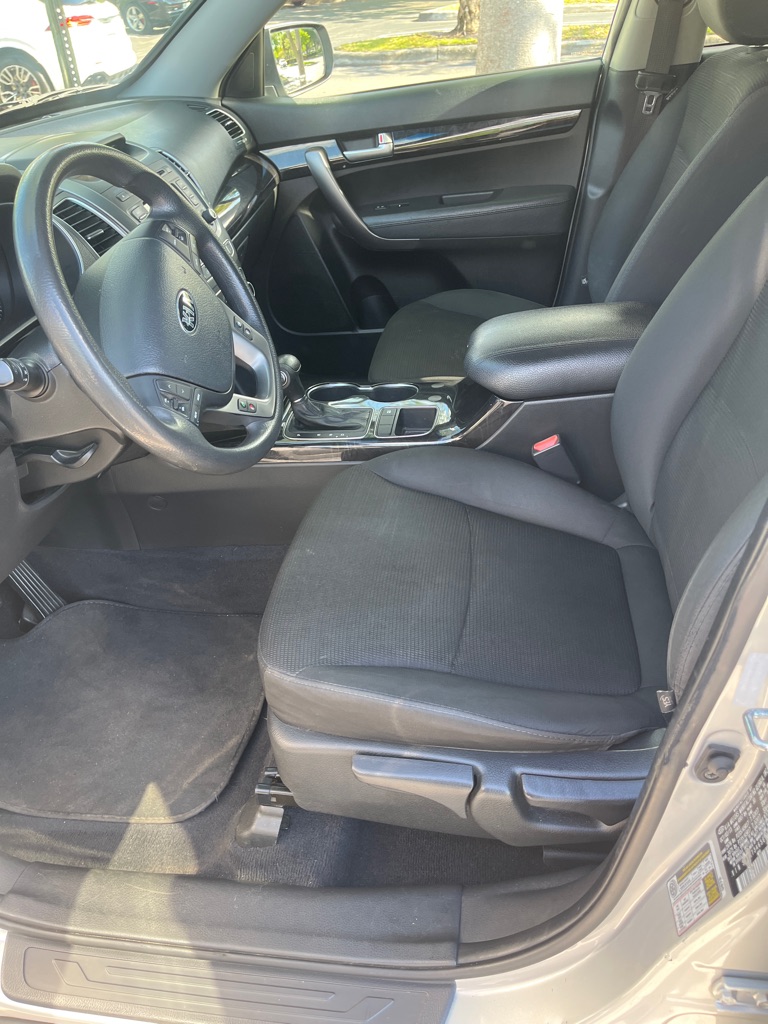 Photo 7 of this KIA SORENTO