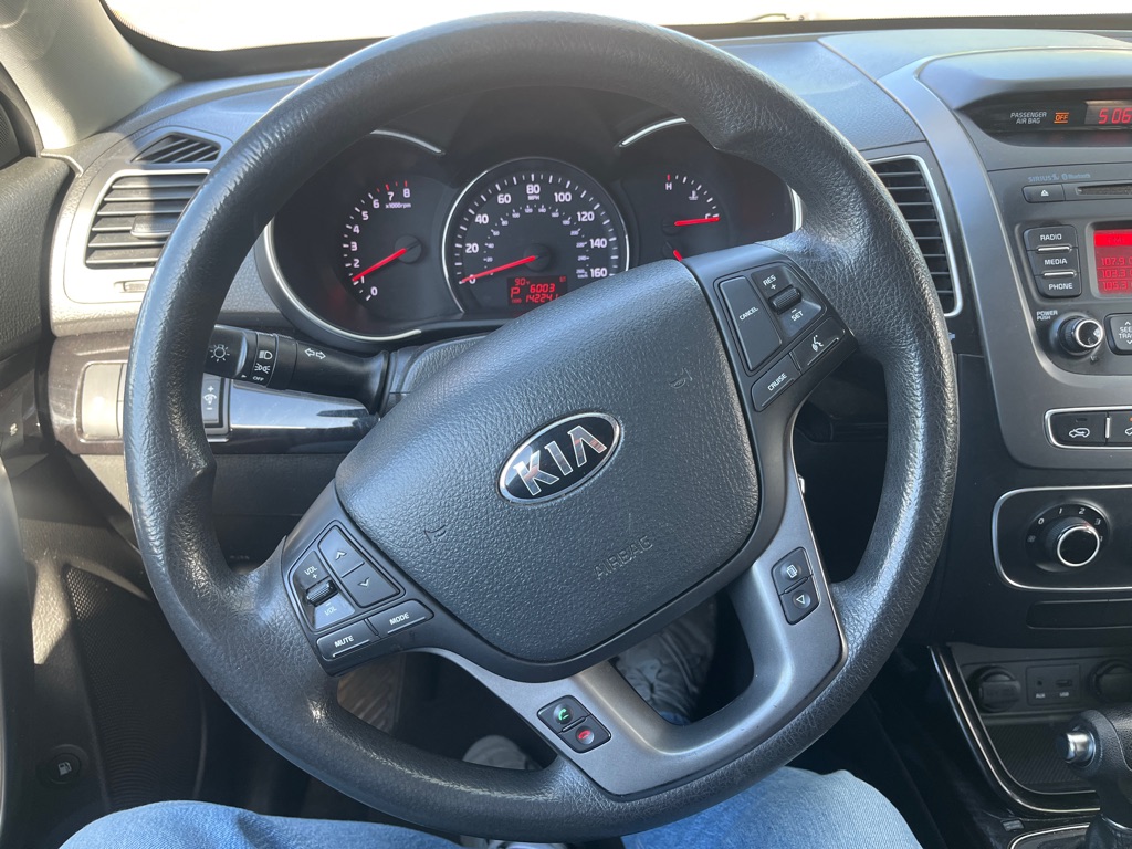 Photo 14 of this KIA SORENTO