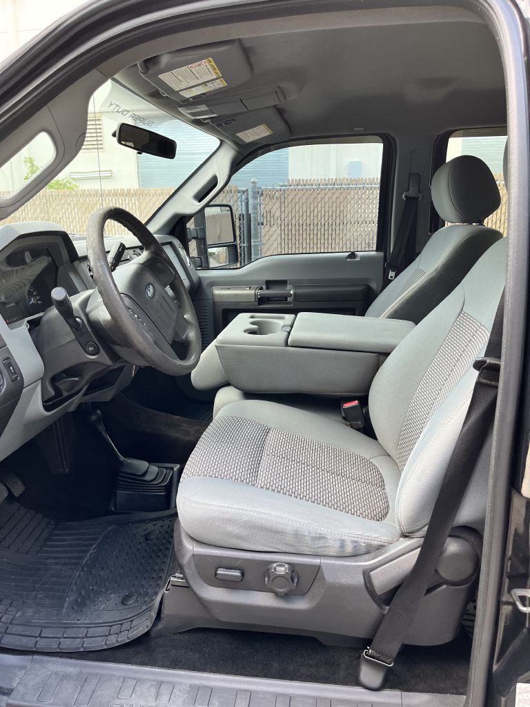 Photo 10 of this FORD F250