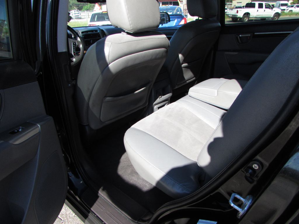 Photo 7 of this HYUNDAI SANTA FE