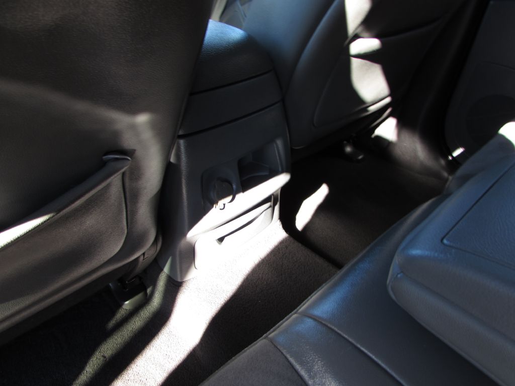 Photo 8 of this HYUNDAI SANTA FE