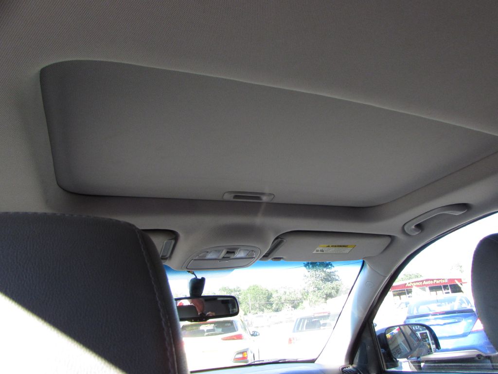 Photo 10 of this HYUNDAI SANTA FE