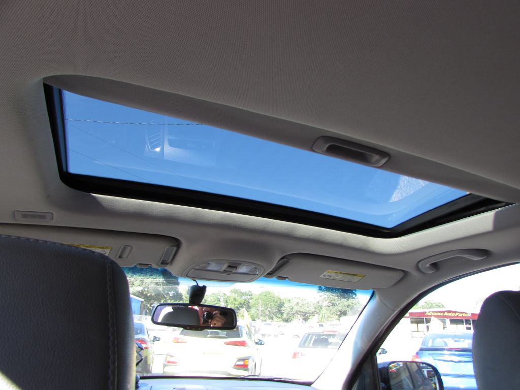 Photo 11 of this HYUNDAI SANTA FE