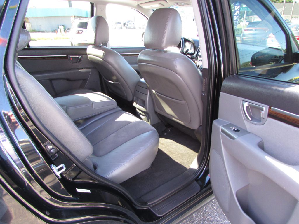 Photo 16 of this HYUNDAI SANTA FE