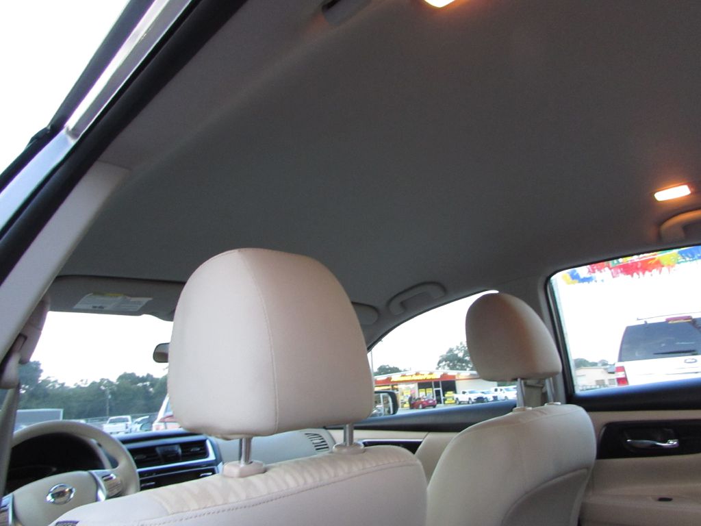 Photo 10 of this NISSAN ALTIMA