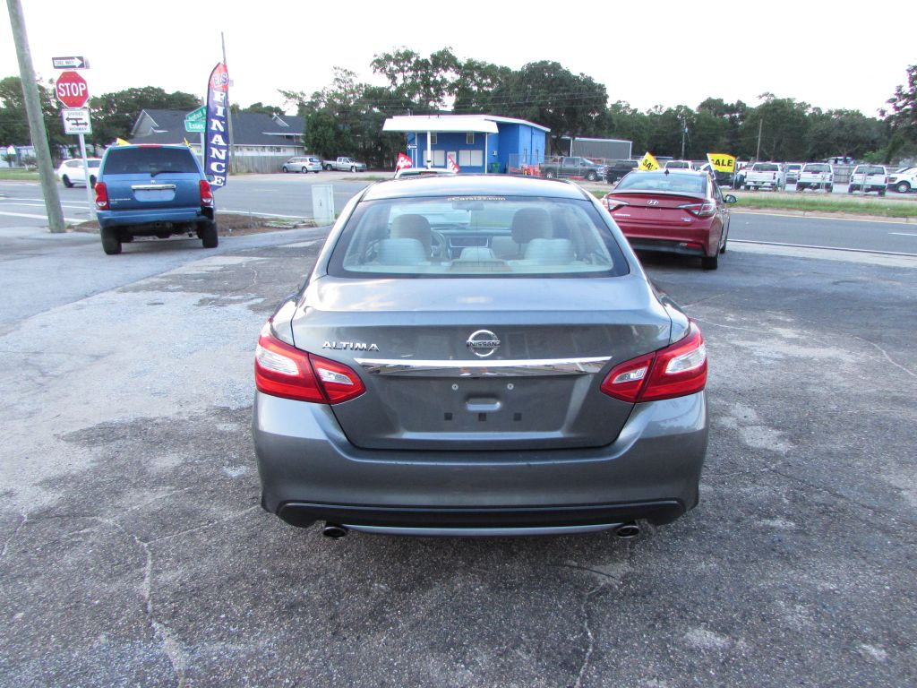 Photo 11 of this NISSAN ALTIMA