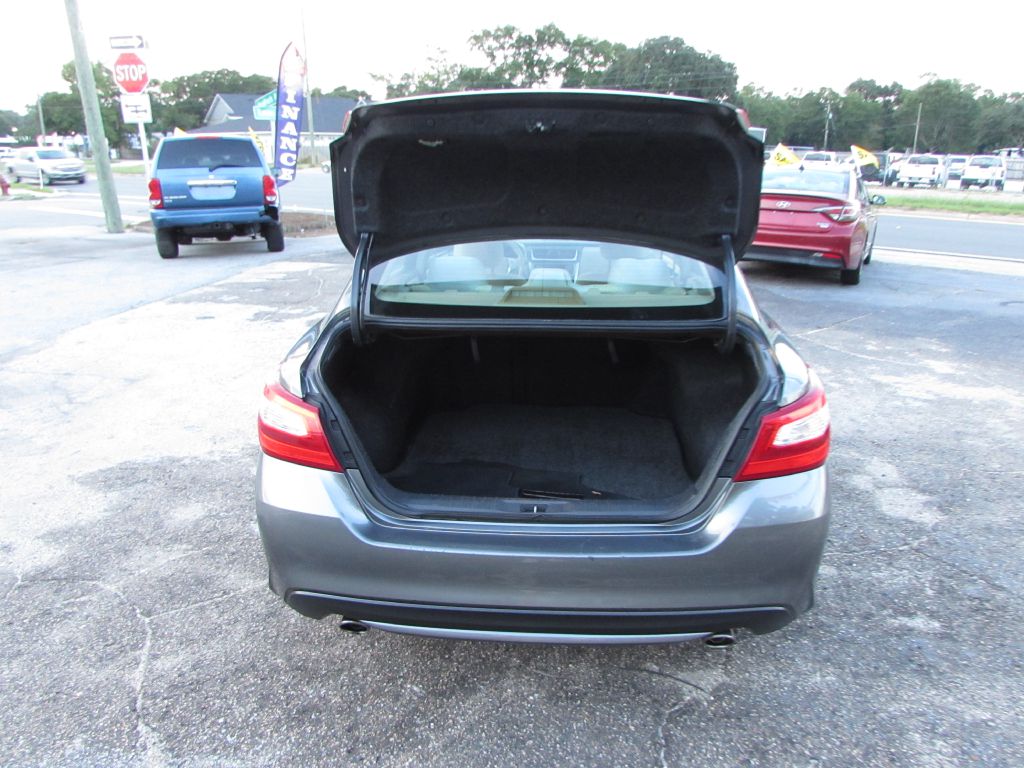 Photo 12 of this NISSAN ALTIMA