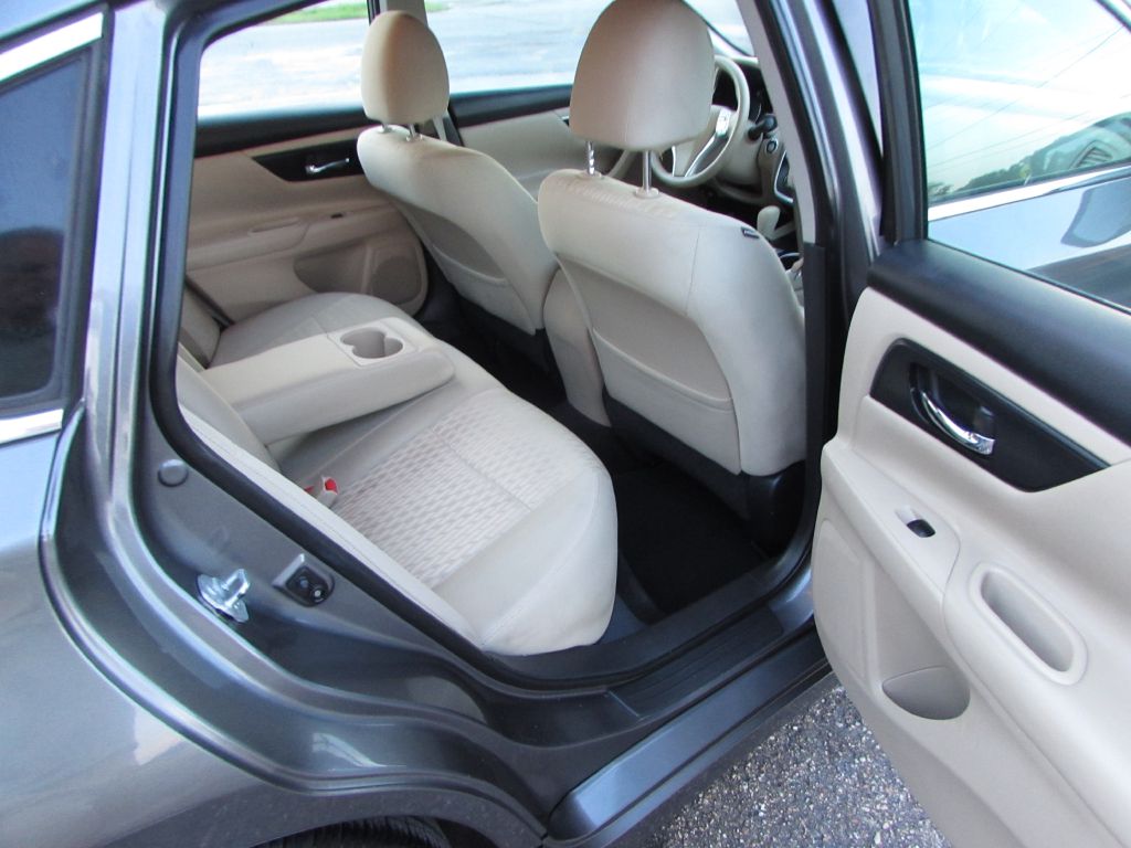 Photo 15 of this NISSAN ALTIMA