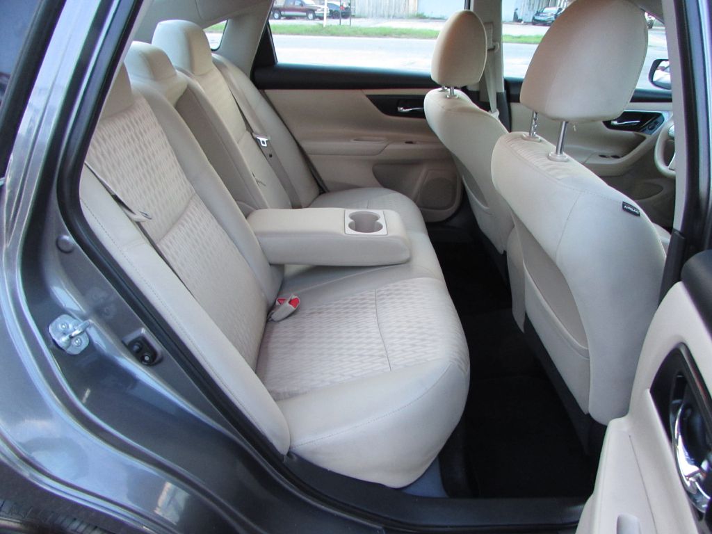 Photo 16 of this NISSAN ALTIMA