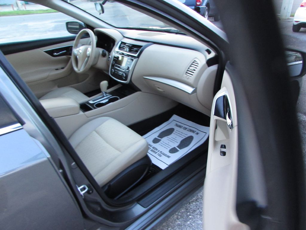 Photo 17 of this NISSAN ALTIMA