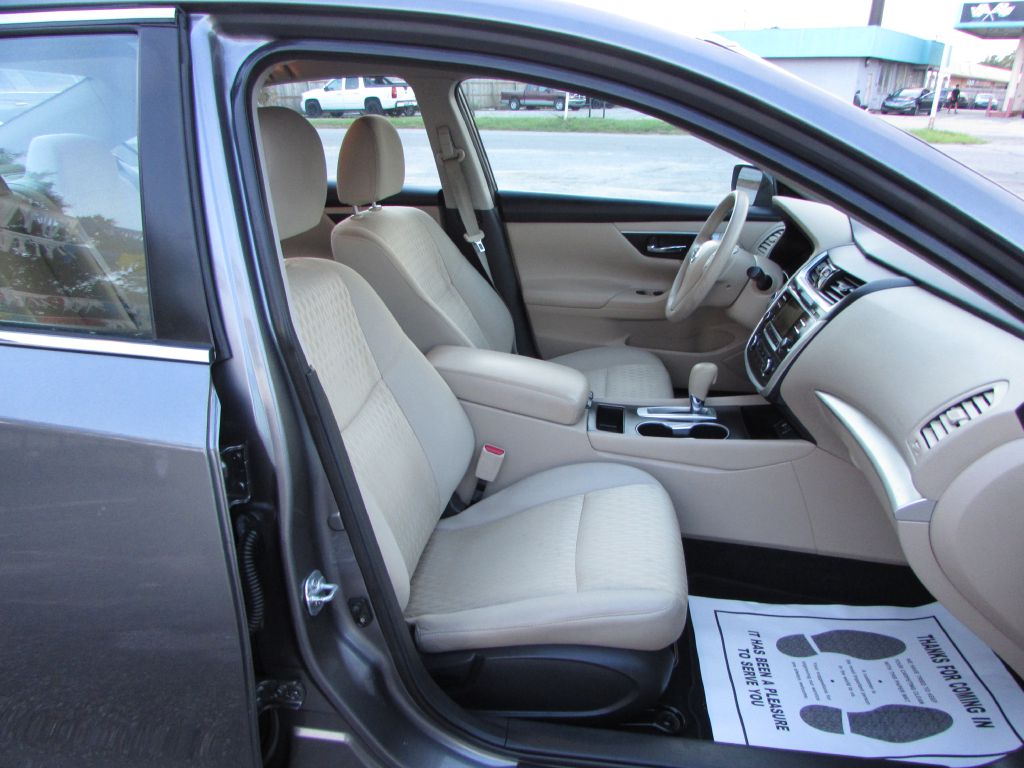 Photo 18 of this NISSAN ALTIMA