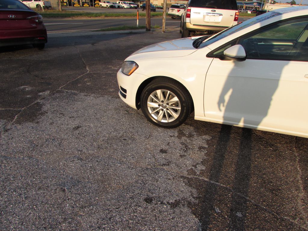 Photo 2 of this VOLKSWAGEN GOLF