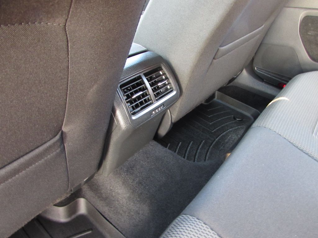Photo 8 of this VOLKSWAGEN GOLF