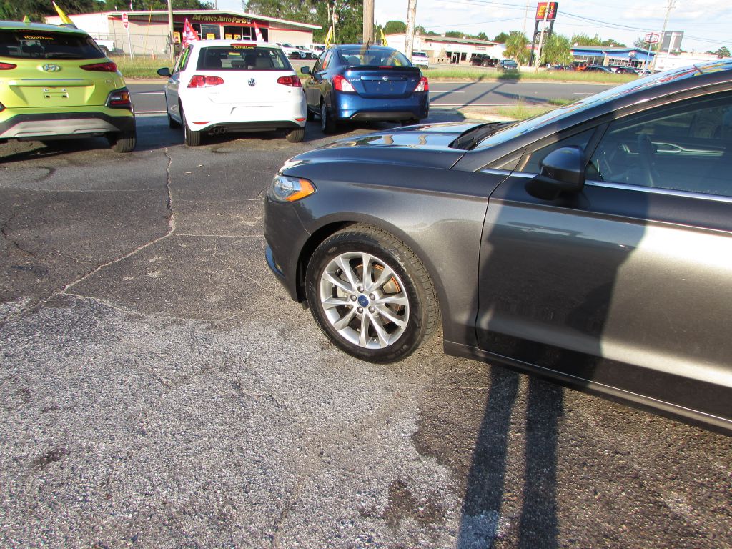 Photo 2 of this FORD FUSION