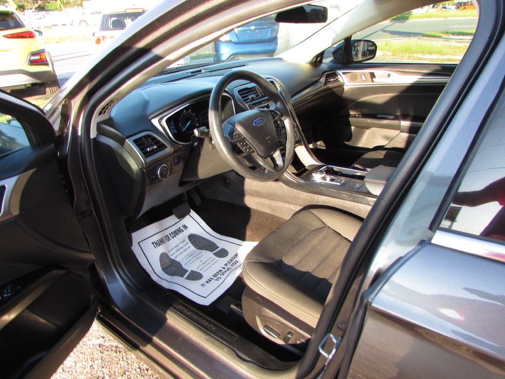 Photo 6 of this FORD FUSION