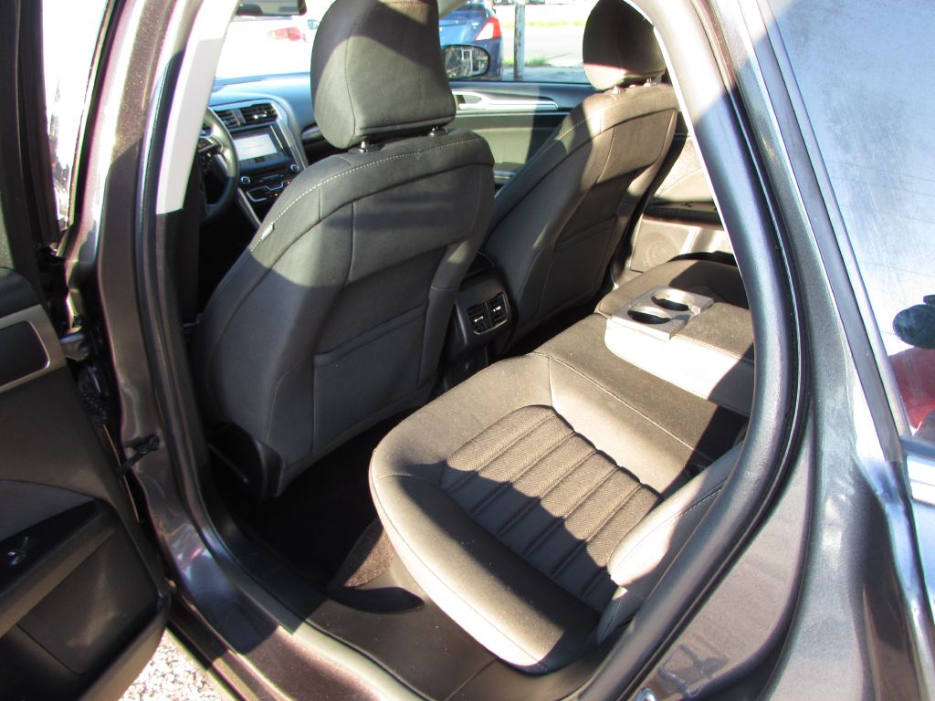 Photo 7 of this FORD FUSION