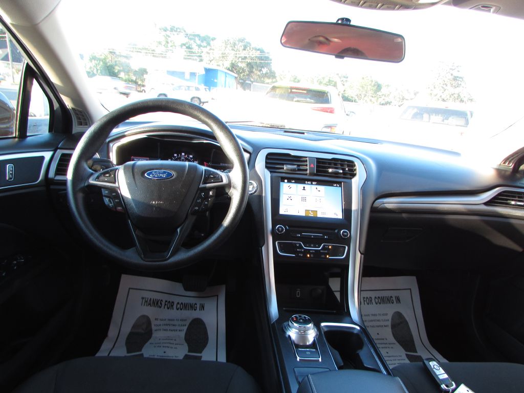 Photo 9 of this FORD FUSION
