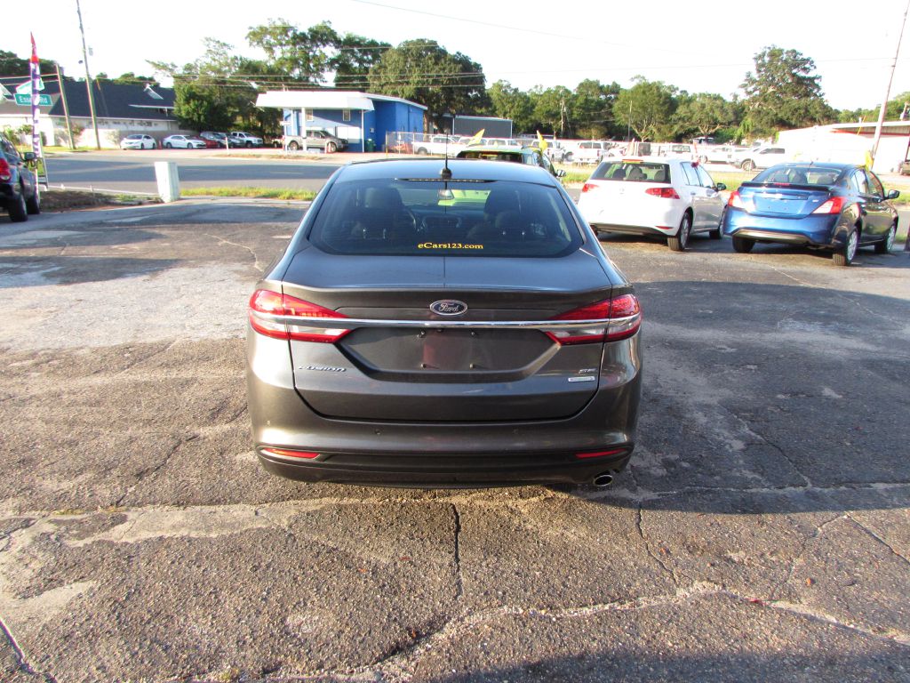 Photo 11 of this FORD FUSION