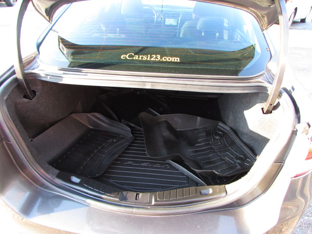 Photo 13 of this FORD FUSION