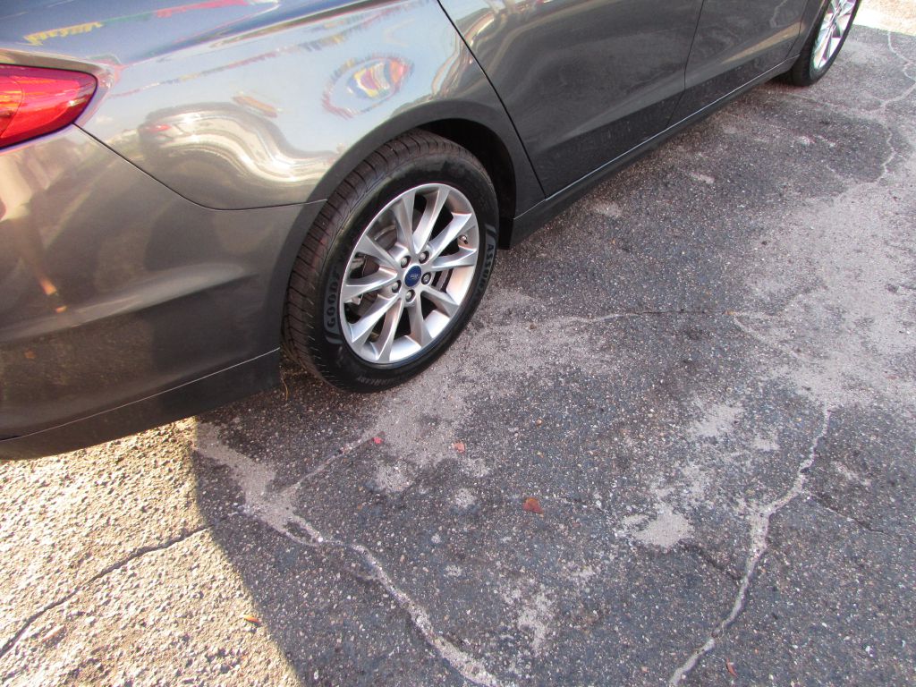 Photo 14 of this FORD FUSION
