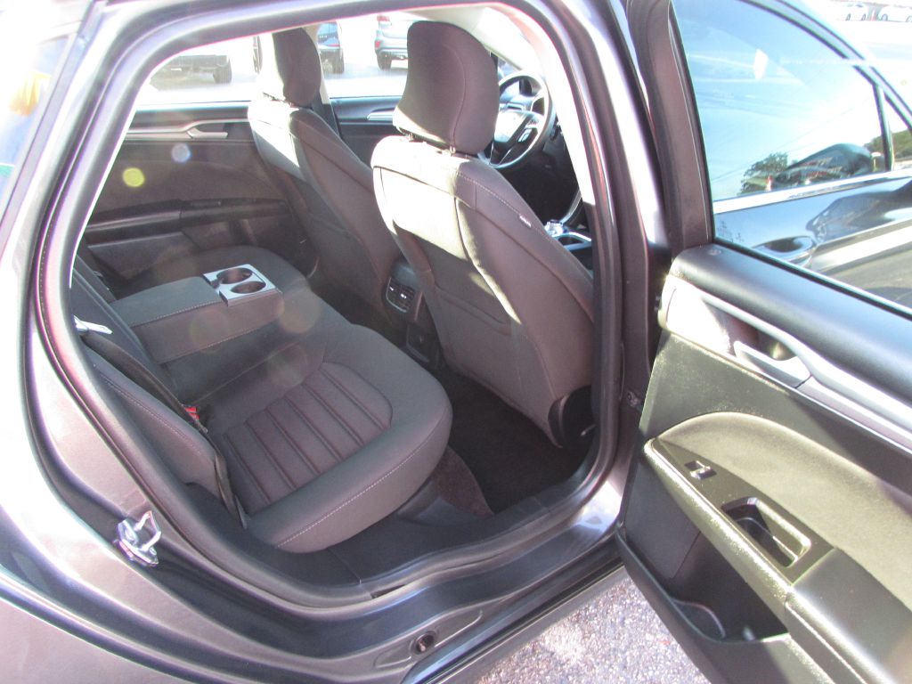 Photo 15 of this FORD FUSION