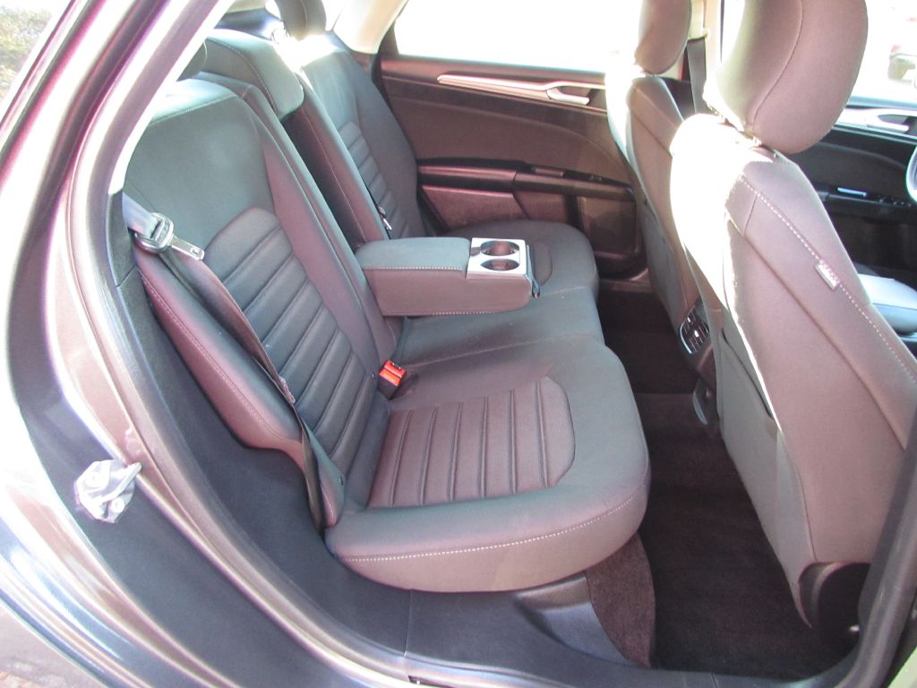 Photo 16 of this FORD FUSION