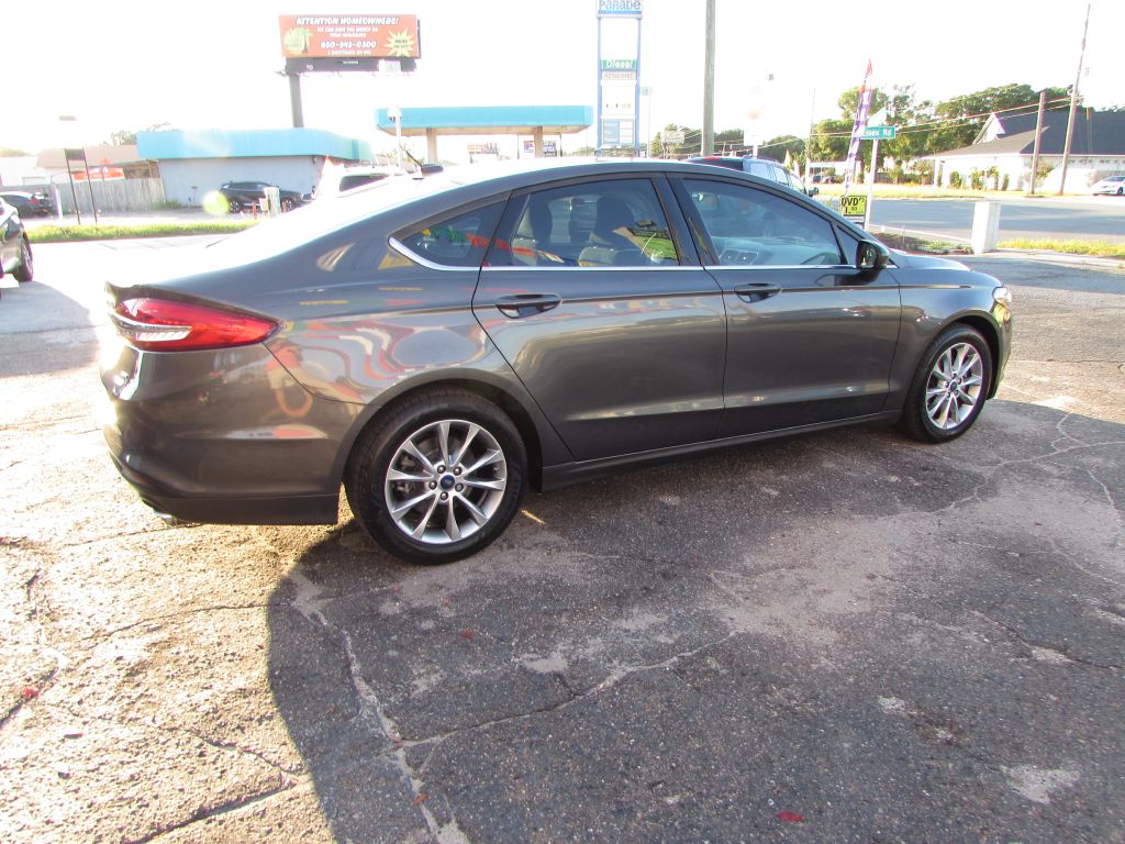 Photo 23 of this FORD FUSION