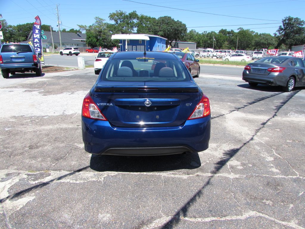 Photo 11 of this NISSAN VERSA