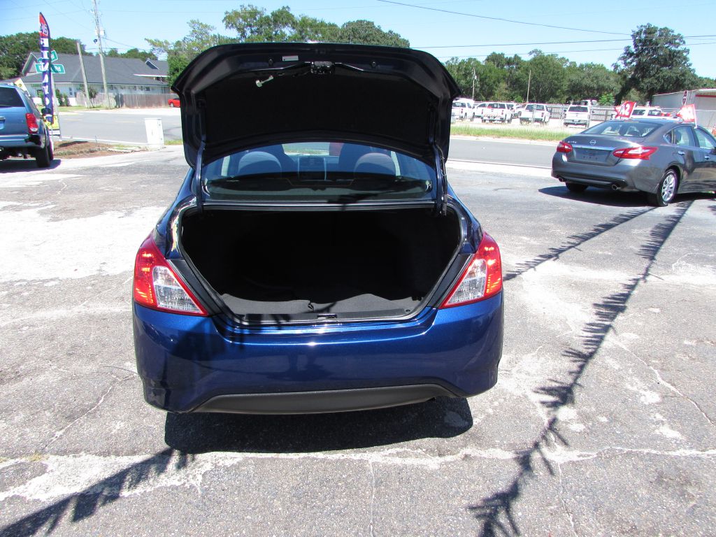Photo 12 of this NISSAN VERSA